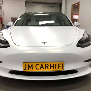 荷兰特斯拉Model 3改装舞仕刚柔汽车功放