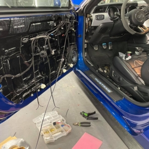 荷兰2017款福特野马GT 5.0改装升级汽车音响